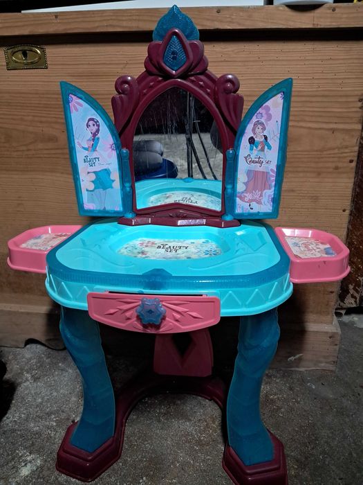 Tocador de criança  com música