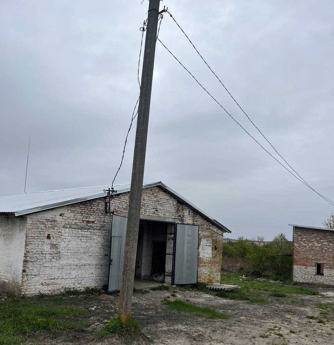 Продаж Комерційного приміщення (Земельна ділянка 2,4 Га )