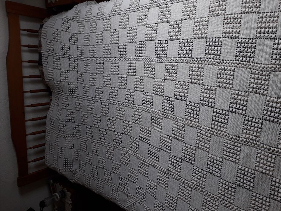 Colchas em renda feita à mão