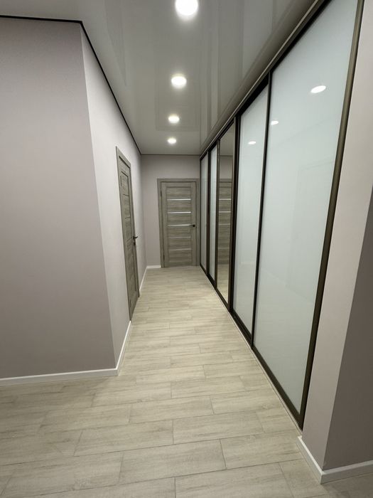 Покраска стін та поклейка шпалер