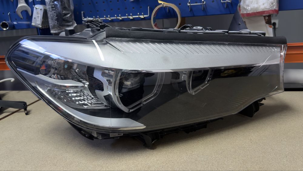 Otica/ Farol Bmw serie 5 520/530e (original)