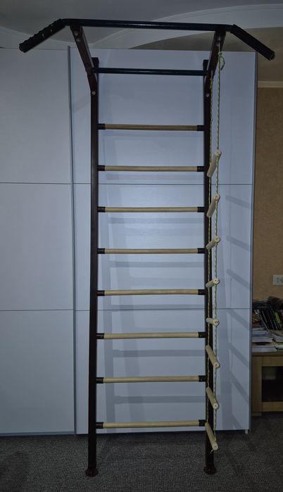 Шведская стенка - лестница, турник