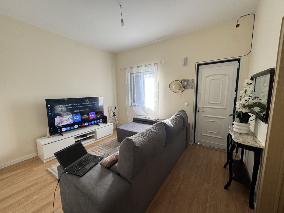 Quarto para arrendar numa moradia t2