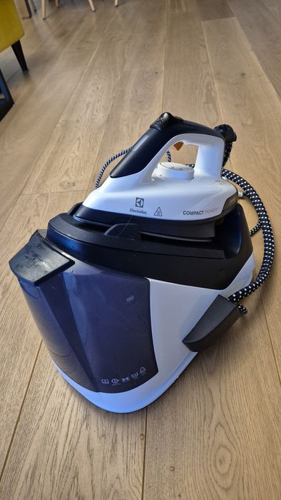 Stacja parowa Electroluxa EDBS7135  (para nie dziala)