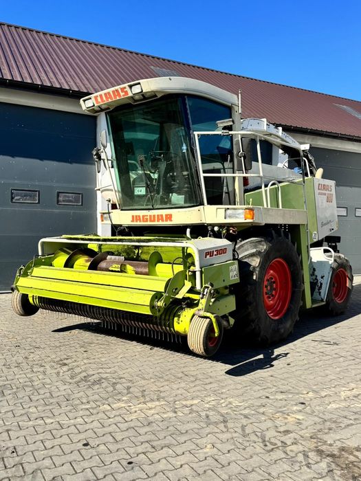Sieczkarnia Claas Jaguar 880 z podbieraczem do traw PU300
