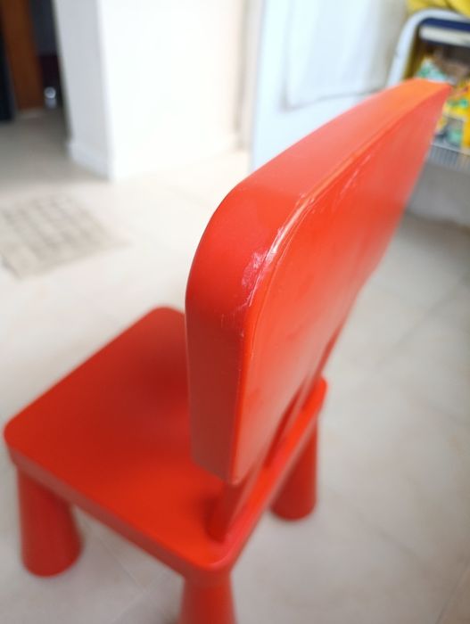 Cadeira infantil IKEA vermelha