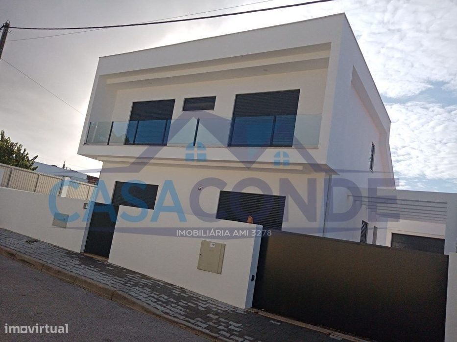 Moradia Isolada Duplex T4 C/Piscina
