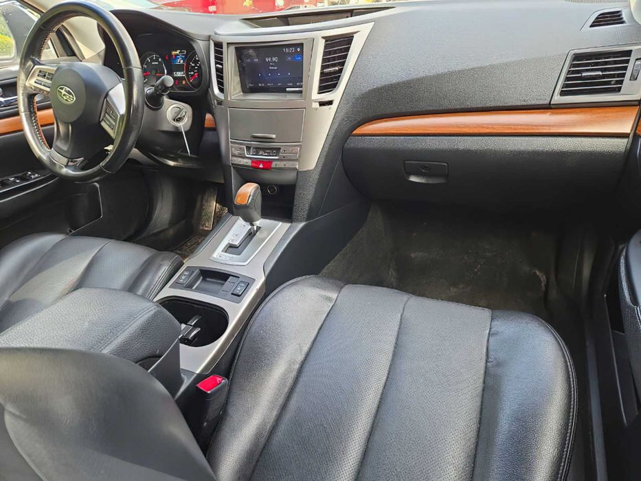 Subaru Outback 2.5i Limited      2013