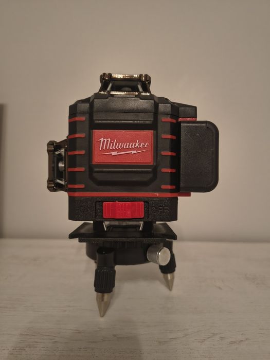Laser krzyżowy poziomica laserowa Milwaukee nowa