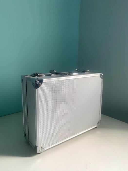 Mala de maquilhagem/ Estojo metálico