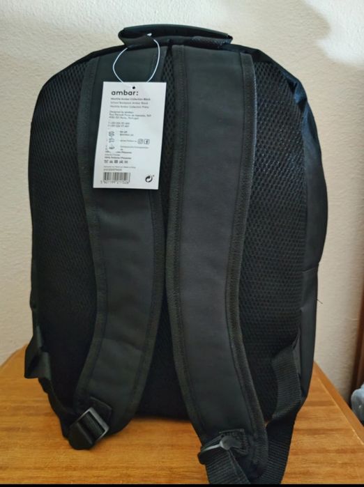 Mochila Escolar Preta, design moderno, prática da marca Ambar
