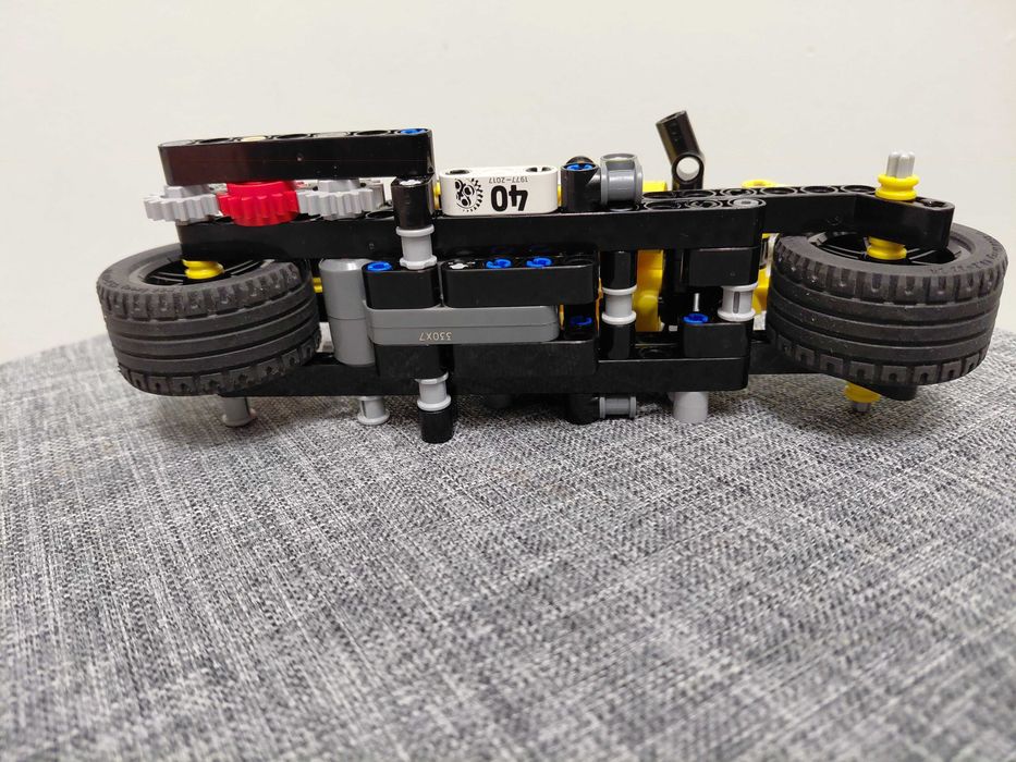 Kaskaderski motocykl z zestawu - LEGO TECHNIC 42058 - Sam motocykl