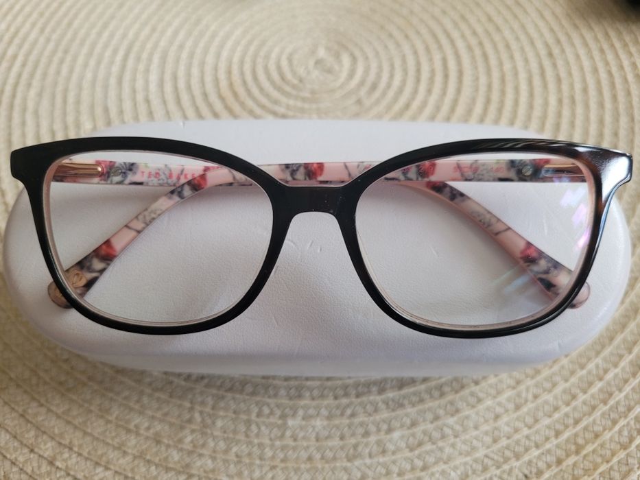 Damskie oprawki Ted Baker.