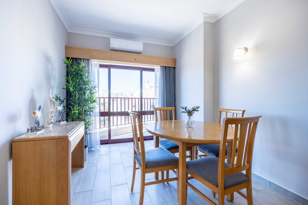 A 250 metros da praia - Magnífico T1 férias Praia da Rocha - AC, Piscina, Terraço, TV Cabo, WIFI e Garagem
