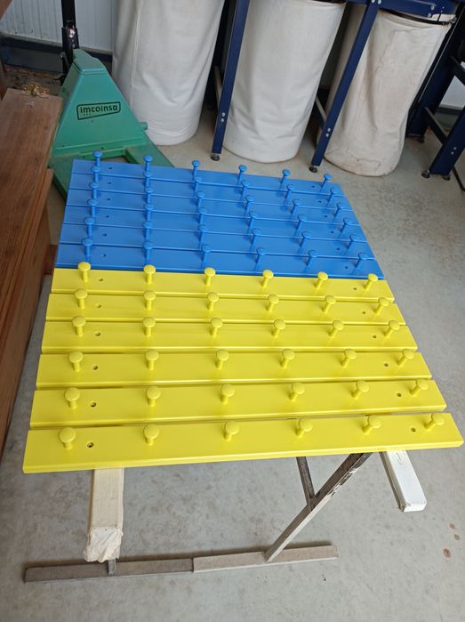 Cabides de parede em madeira