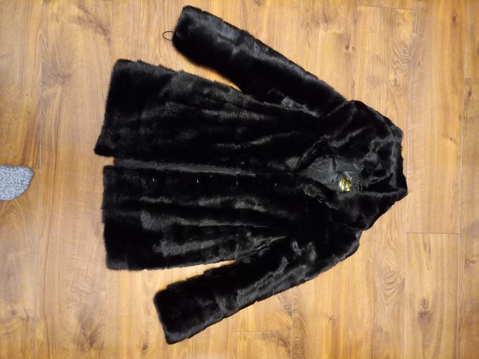 Норкова шуба чорна.