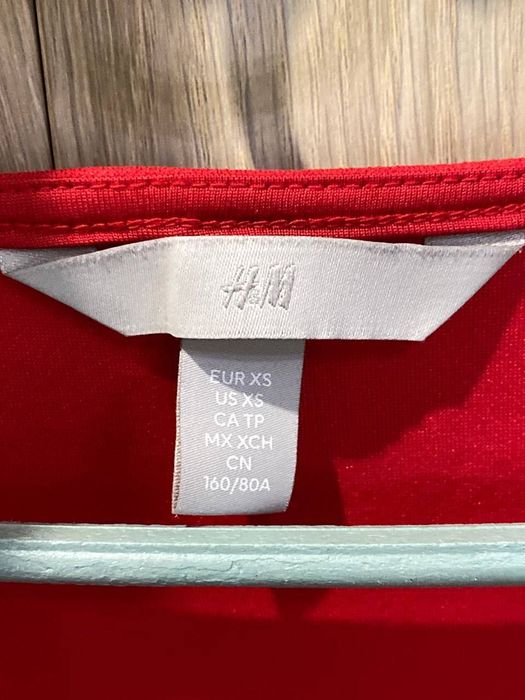 Червона жіноча блуза