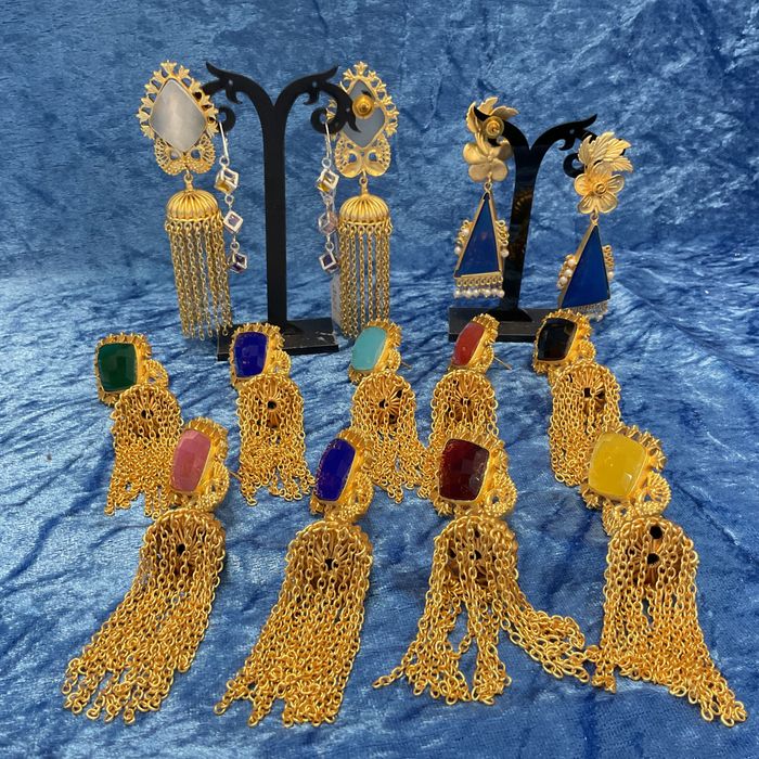 Brincos metal amarelo de 8/10 cm