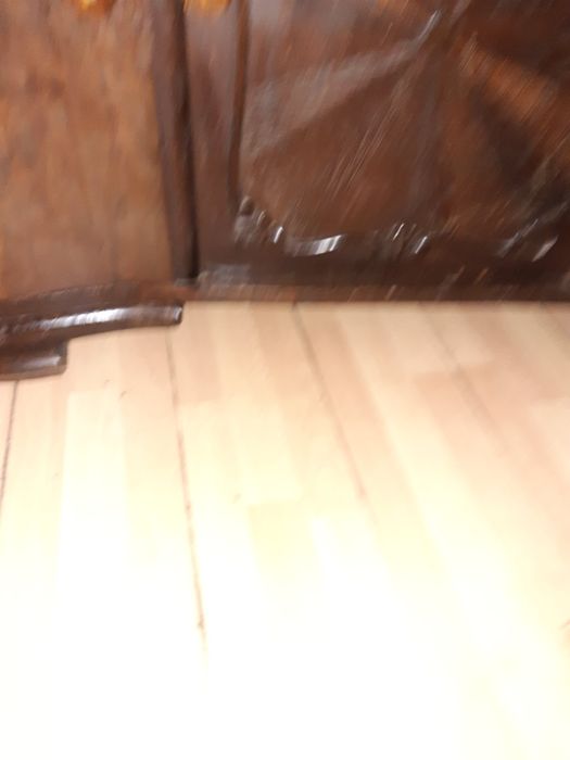 Móvel com prateleiras e gavetas