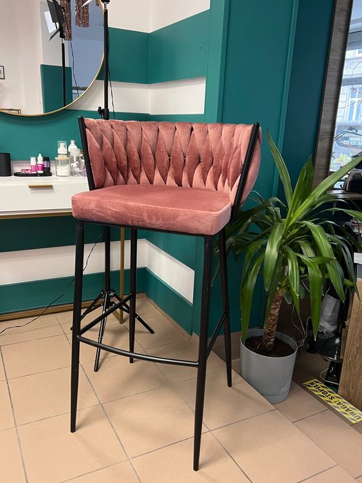 Hoker Loft Różowy Welurowy Barowy Z Oparciem