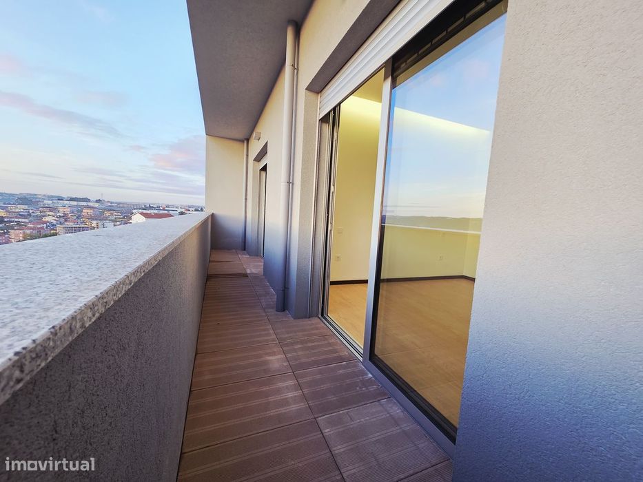 Vende-se T3 semi-novo com 1 ano de uso centro de Oliveira de Azeméis