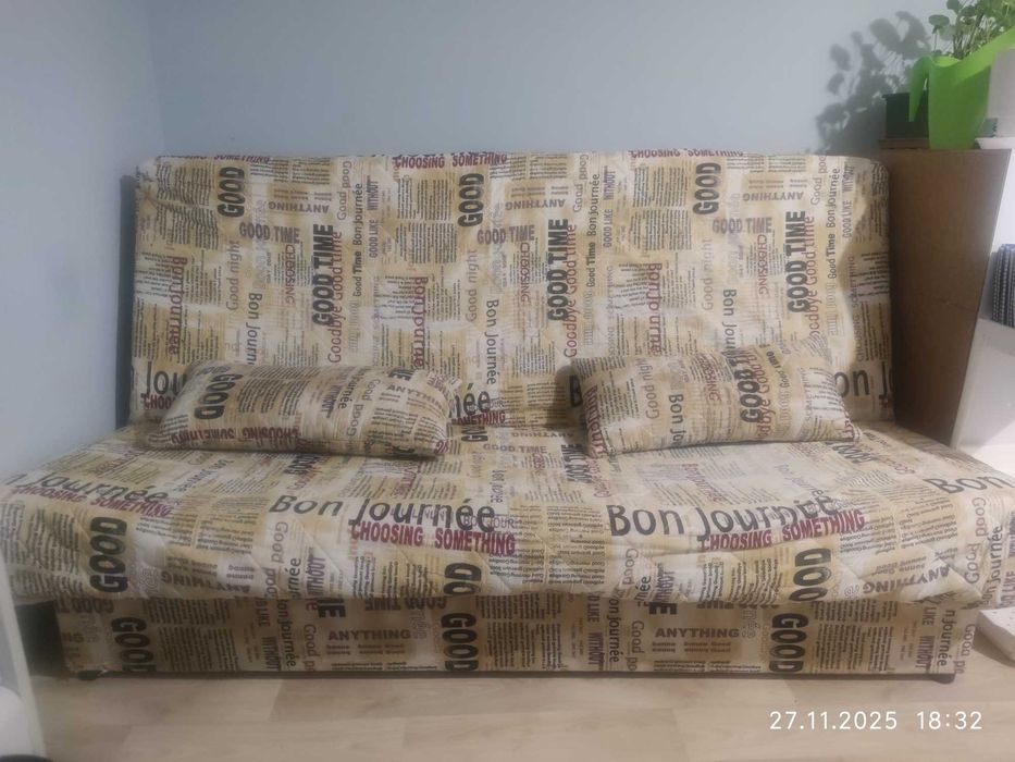 Розкладний диван с металічним каркасом з ламелями