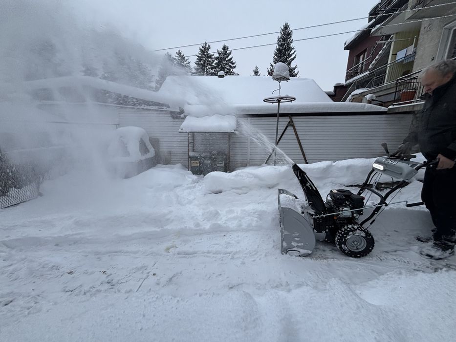 Spalinowa odśnieżarka na kołach SFR65N