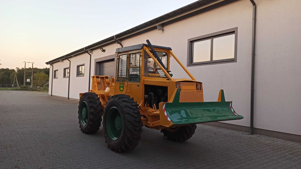 Ciągnik Leśny Zrywkowy LKT 81 TURBO