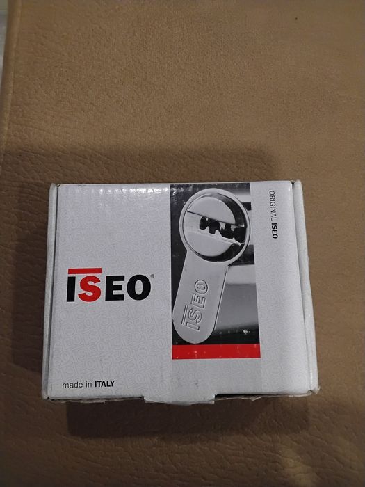 Cilindro ISEO R6 40x45 mm - 4 chaves + cartão - usado