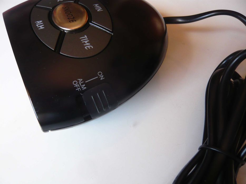 Despertador digital AKAI