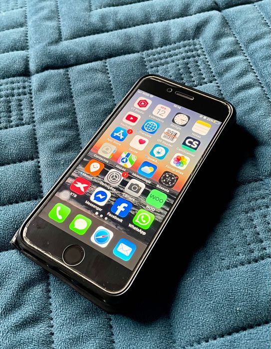 iPhone 7 com capa e vidro de segurança