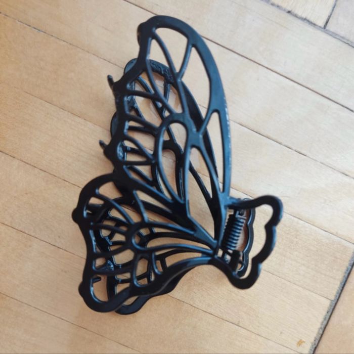 Śliczna spinka klamra grzebyk do włosów Mango motylek czarna metalowa