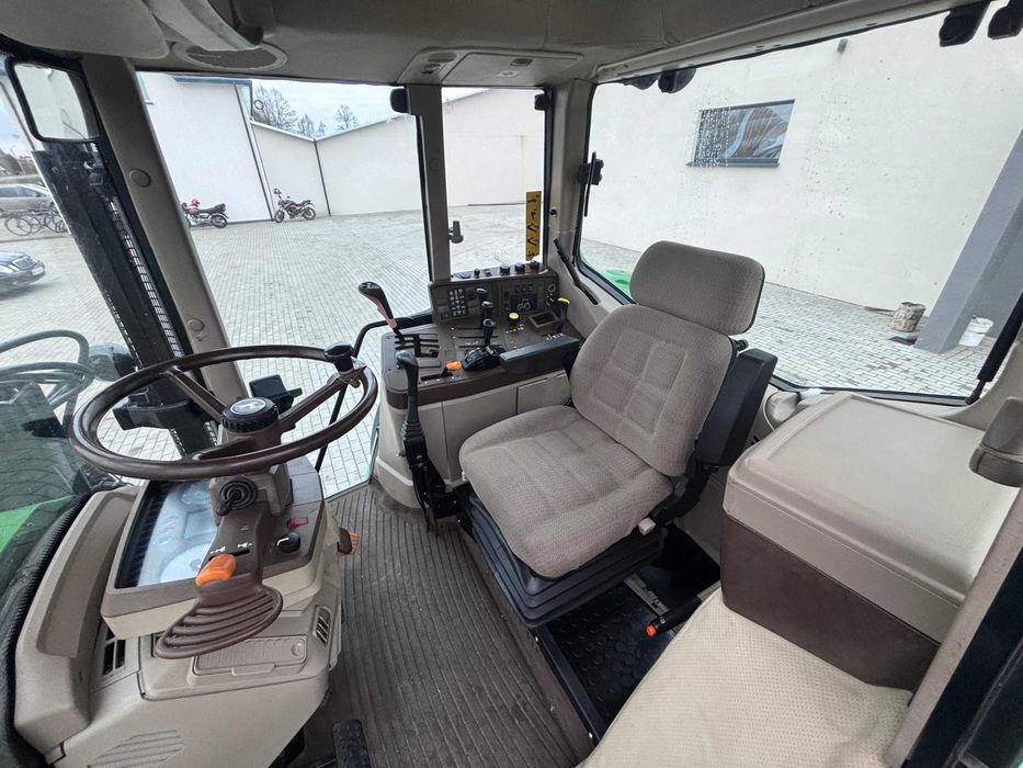 John Deere 6820 з фронтальним навантажувачемTrima