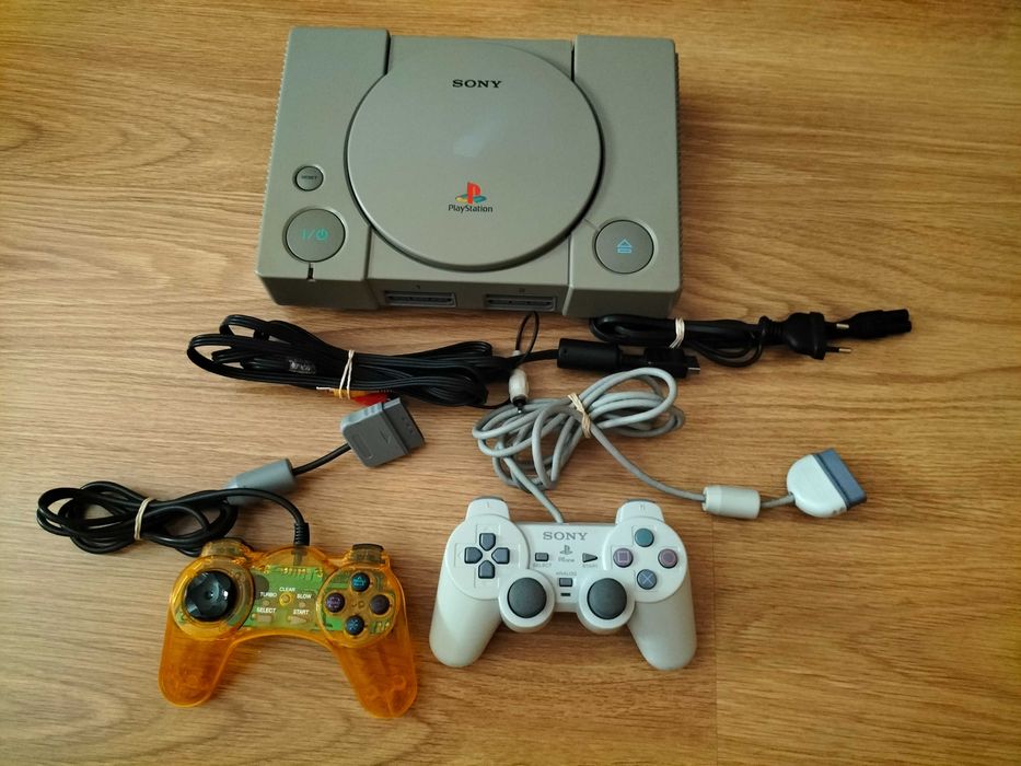 PlayStation 1 + Cables + Controllers64551055929602122