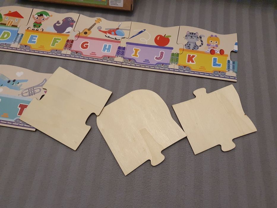 Drewniane puzzle pociąg alfabet literki
