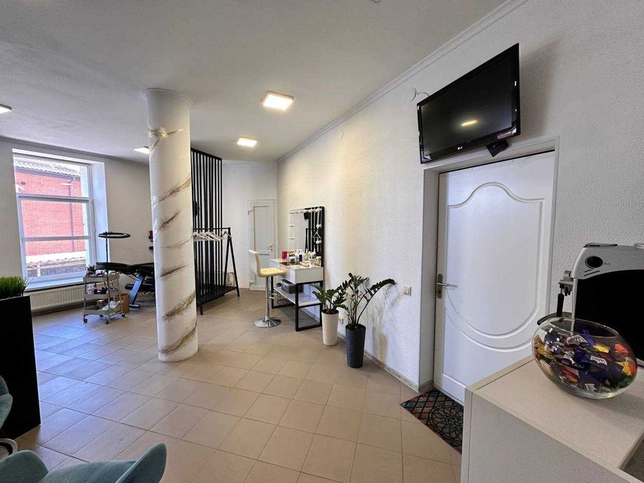 Здається в оренду комерційне приміщення, центр міста (45 м2)