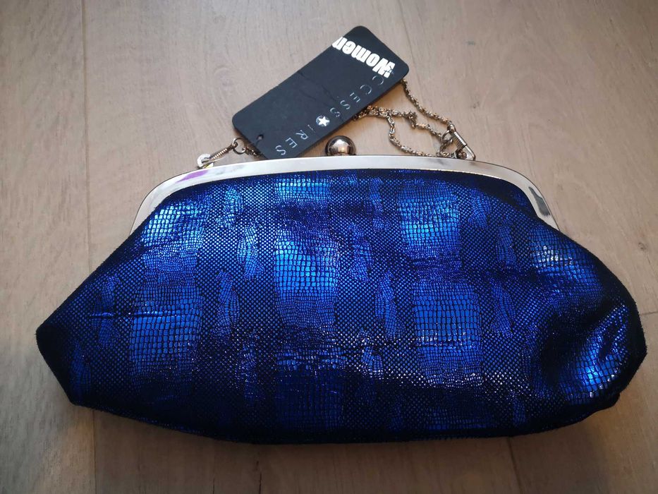 Torebka mała granatowa błyszcząca z łańcuszkiem na imprezę Nowa