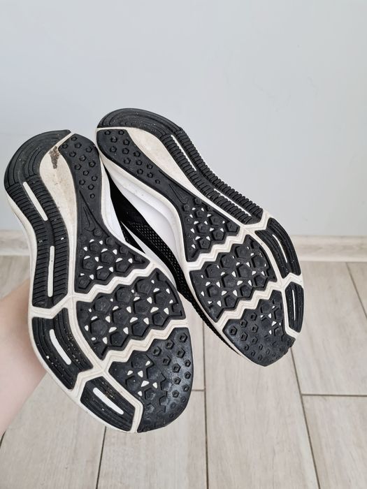 Czarne adidasy nike
Buty do biegania, na trening
 36.5
Wkładka 23