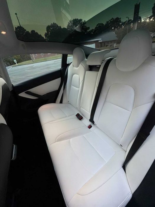 Tesla Model 3 Long Range      2019
