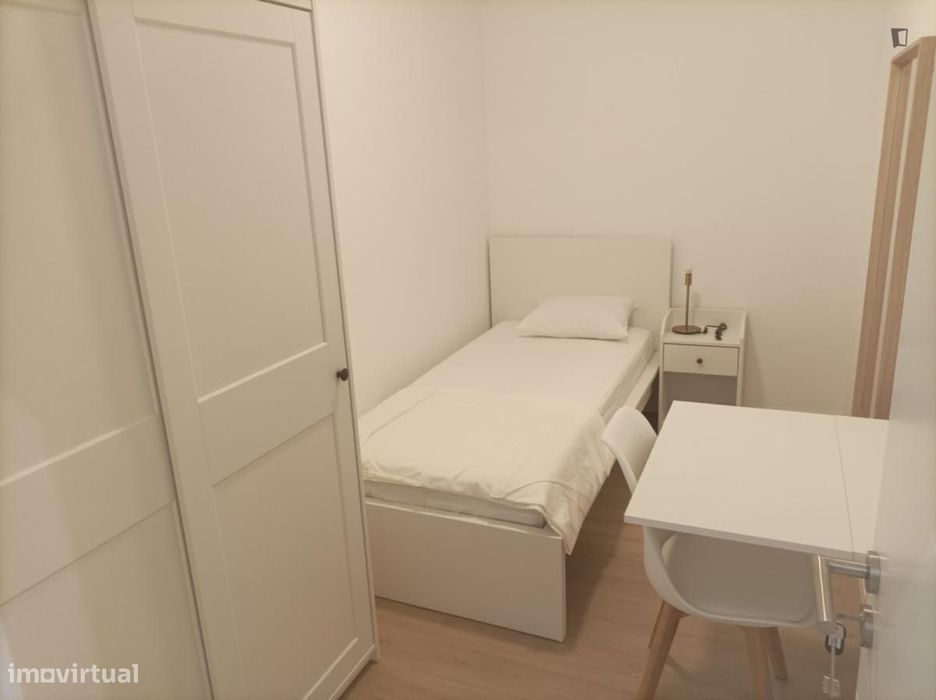 Quarto - localizado em Alameda Lisbon