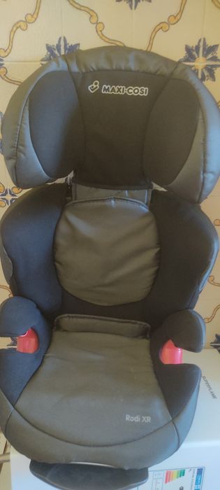 Cadeira Auto bebé cor cinza e preta