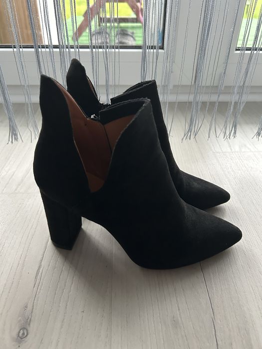 Buty na słupku czarne, roz. 38