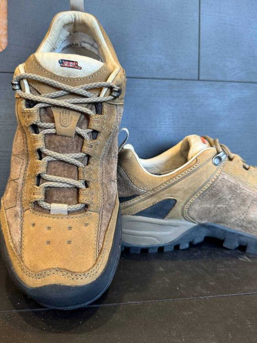 Замшеві черевики TEVA USA (40,5)