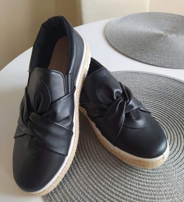 Czarne buty roz. 38 botki jak nowe slippery