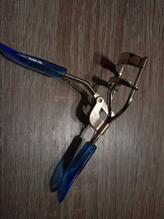 Затискач для завивки вій із пластиковими ручками