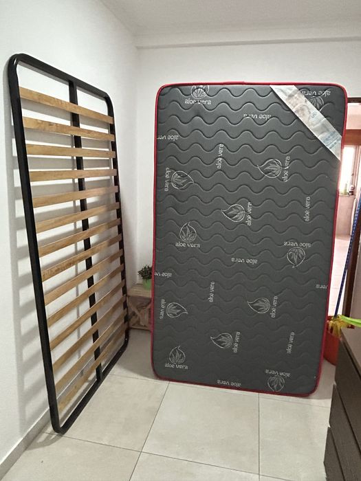 Estrado e colchão  + cama 110x200