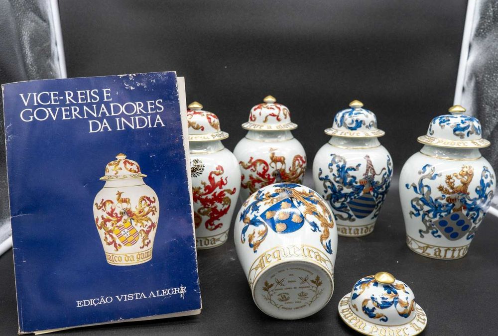 Coleção de seis potes em porcelana da Vista Alegre