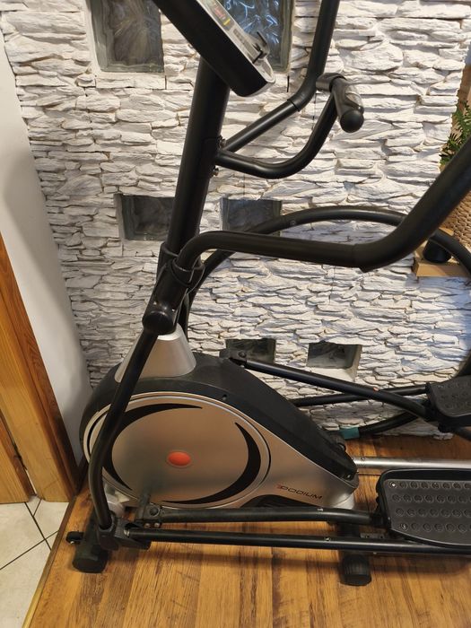 Orbitrek podium sterowany elektronicznie