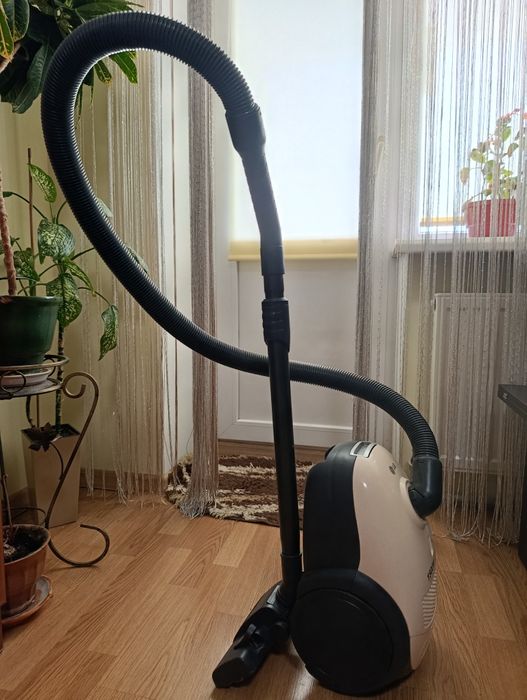 Пилосос LG 1500W