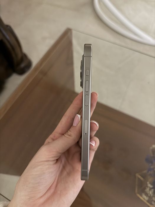 Продам IPHONE 15 pro 256gb